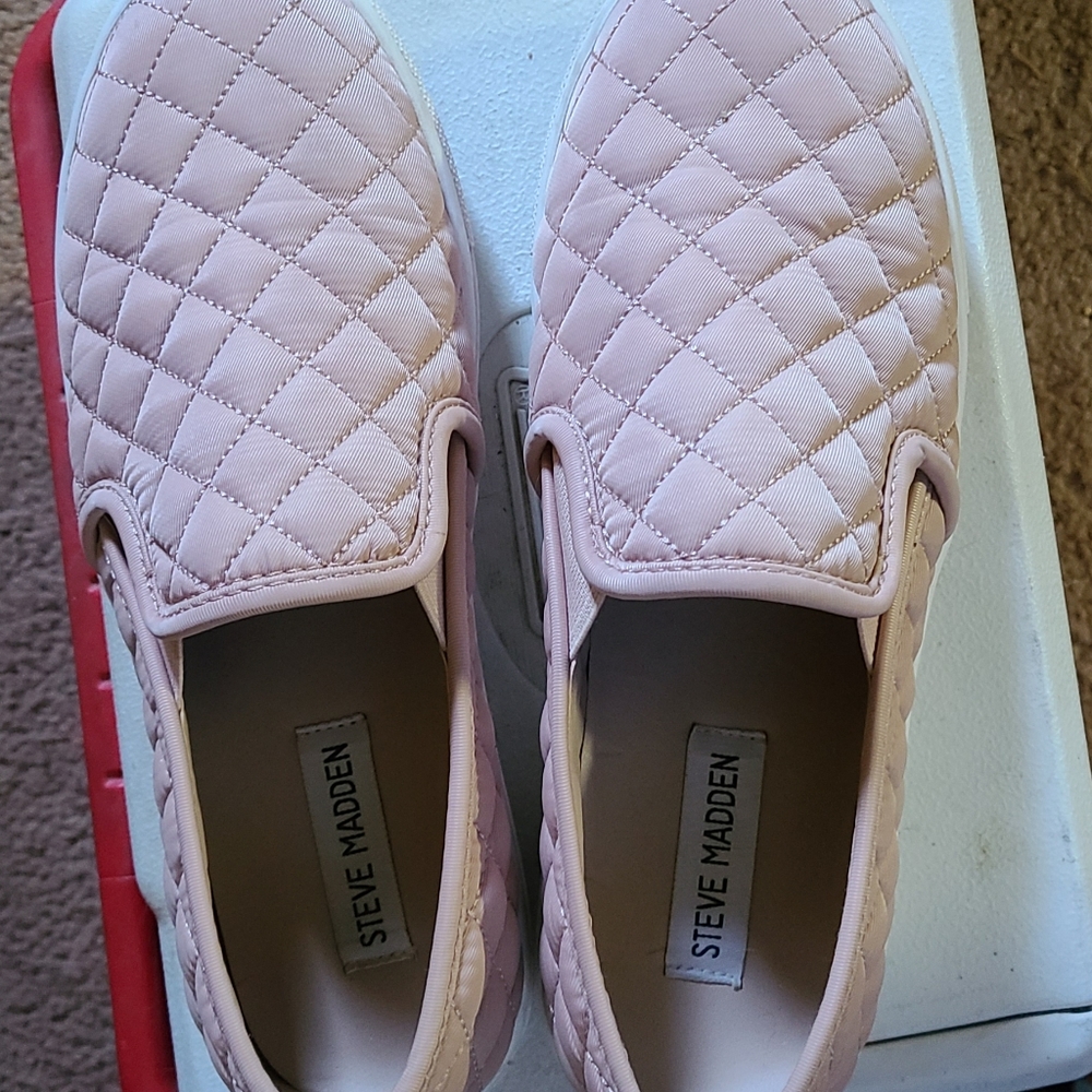 Steve Madden/Pink leather slip ons